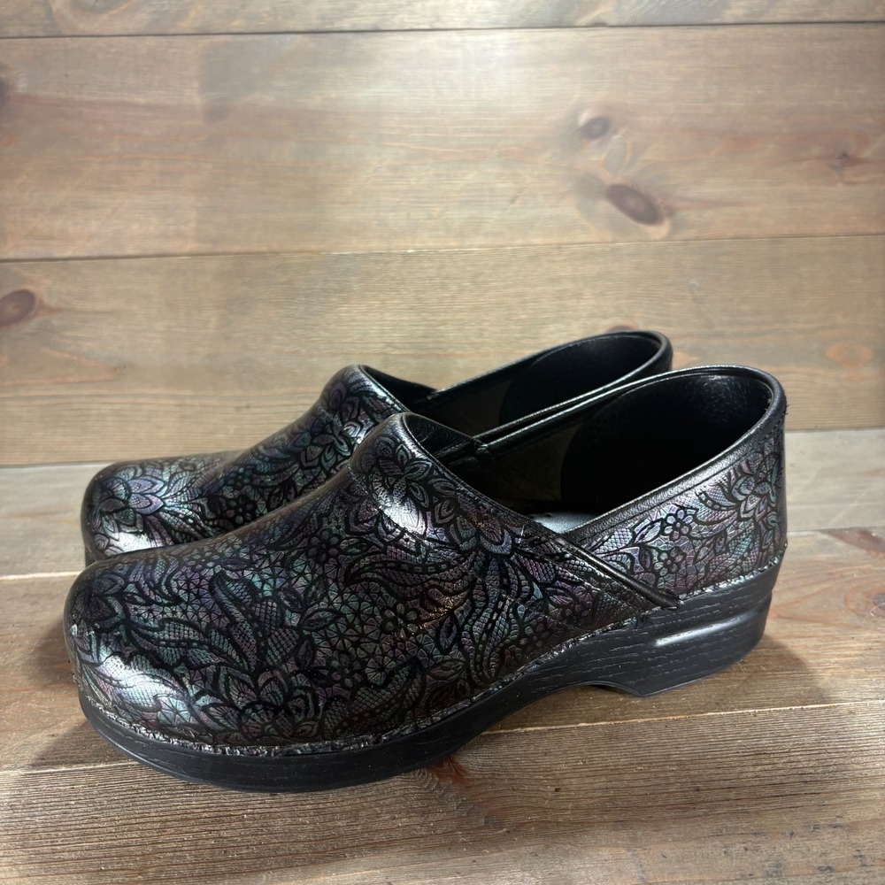 Dansko Womens size 40 shoes Black Iridescent Lace Patent Professional clogs